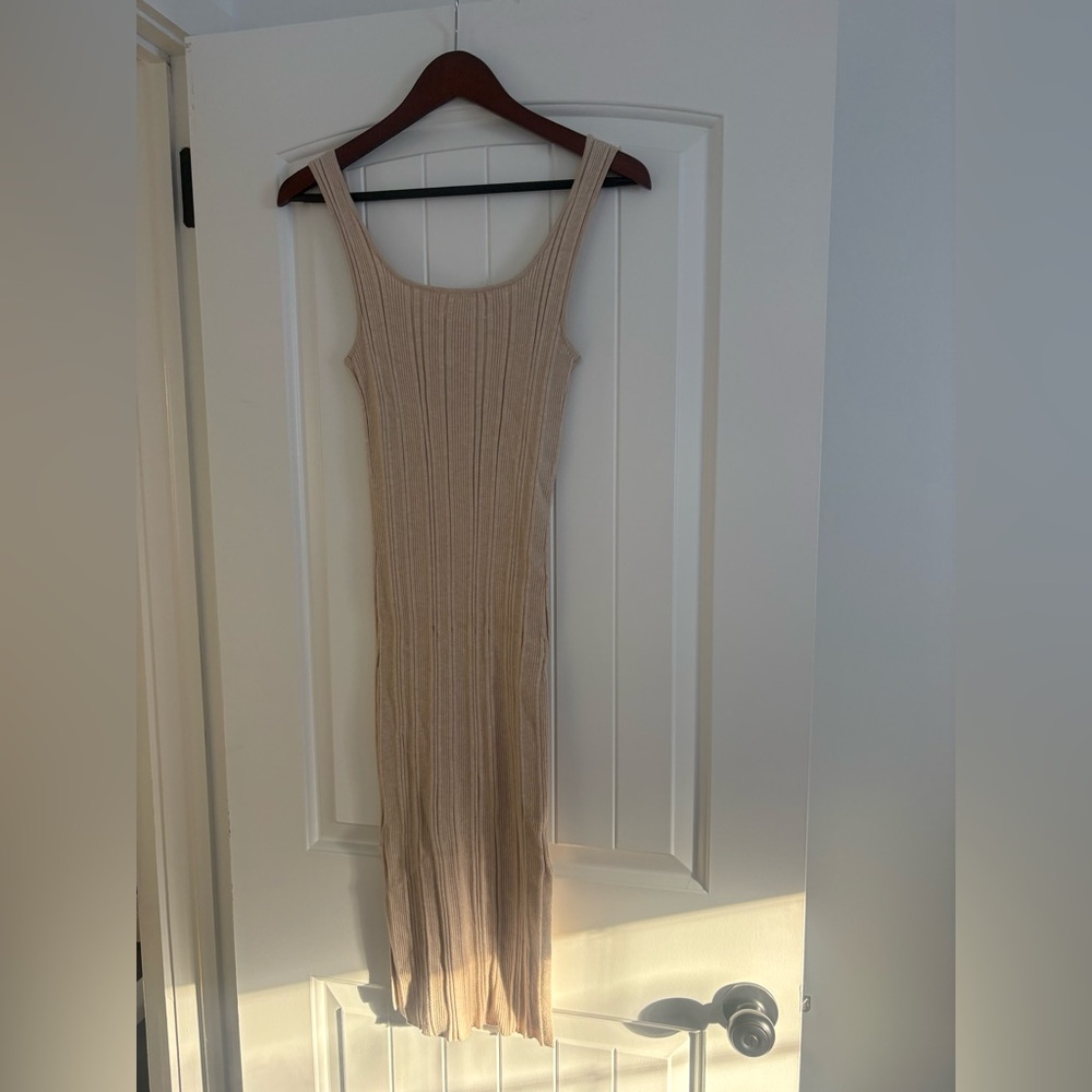 Olive & Oak Beige Ribbed Midi Dress